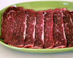 Biftek derri: zgjedhja e mishit, opsionet dhe veçoritë e gatimit