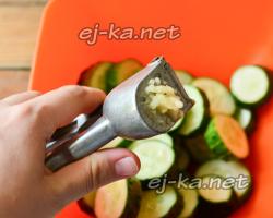 Cucumber salad with mustard for the winter